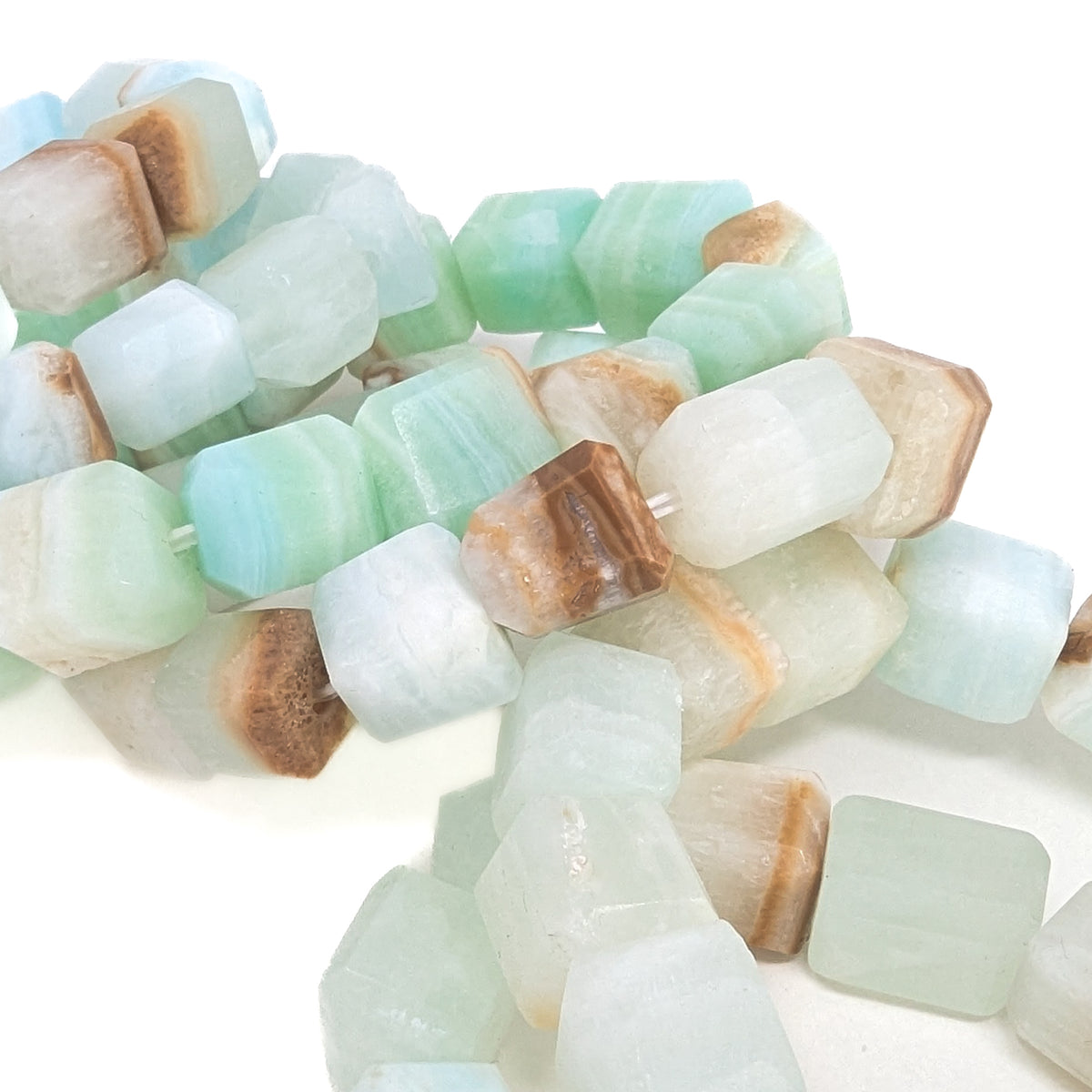 Caribbean calcite bead bracelet – beads, close view