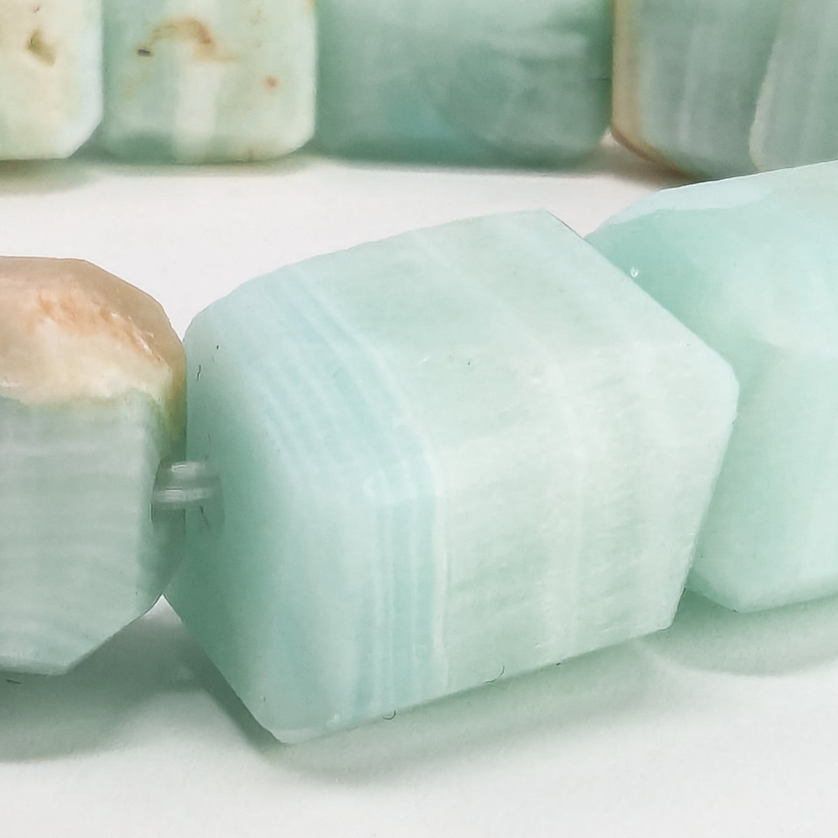 Caribbean calcite bead bracelet – beads, close up