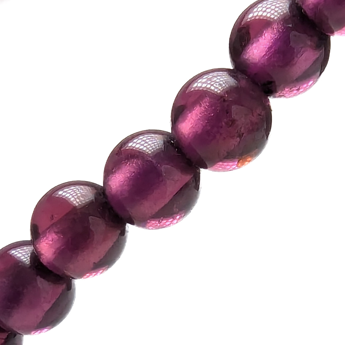 Rhodolite garnet round bead bracelet – close-up of beads