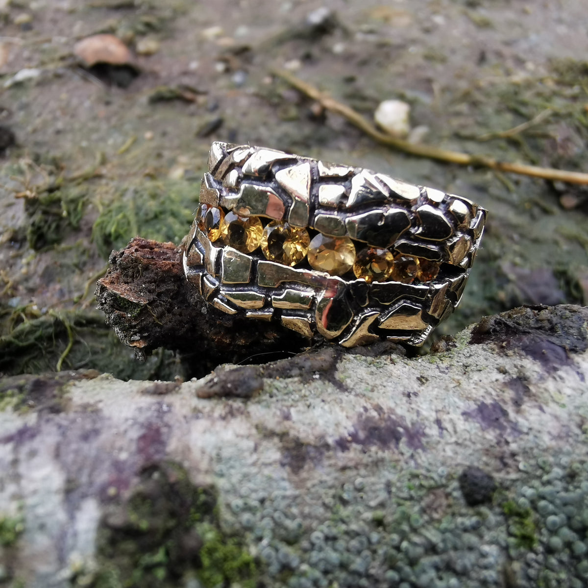 Giraffe ring in solid 10k yellow gold with Citrine.