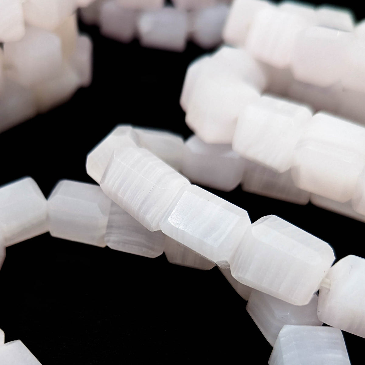 Mangano Calcite bead bracelet.