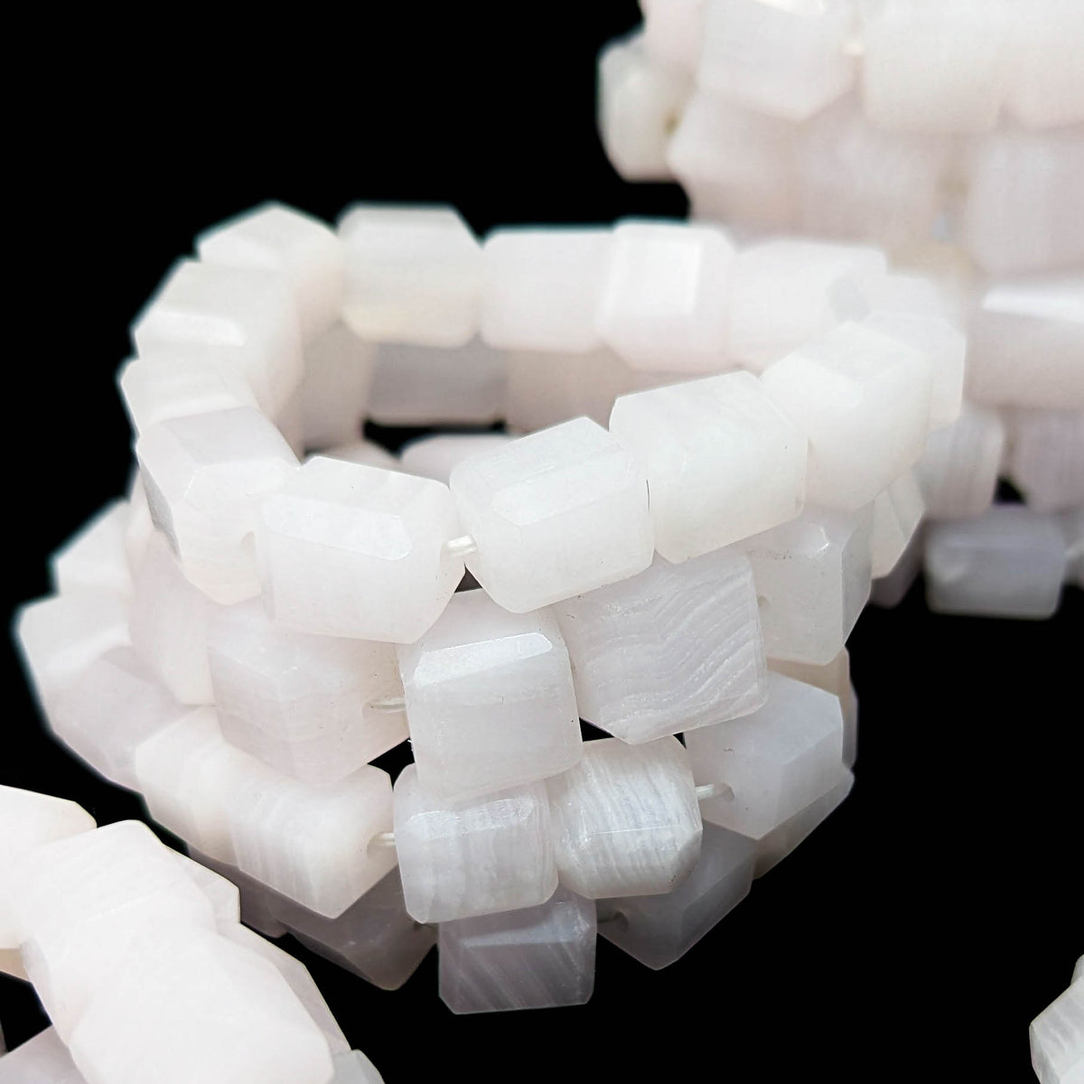 Mangano Calcite bead bracelet.