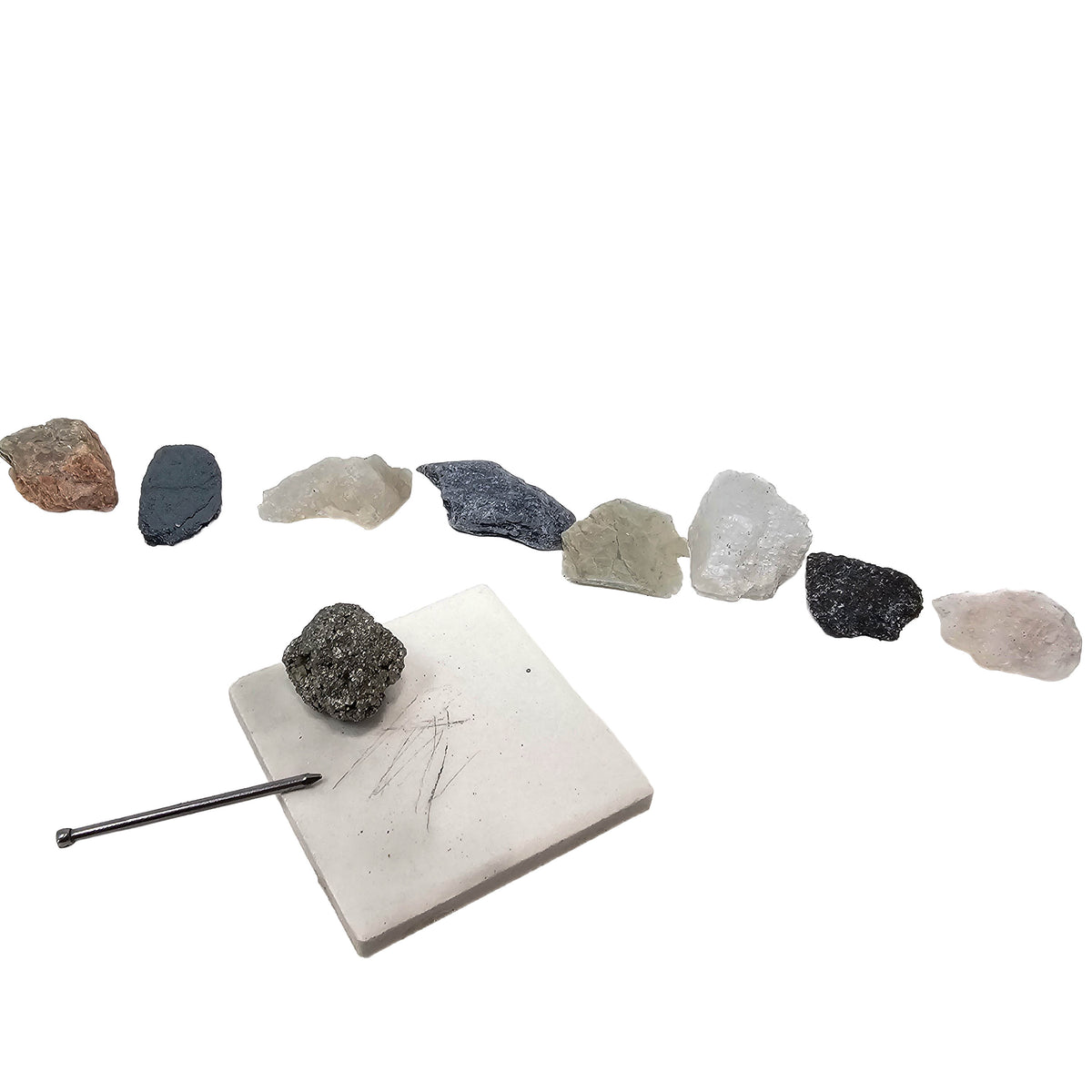 Mineral hardness test kit from the USA – specimen on the streak plate with needle