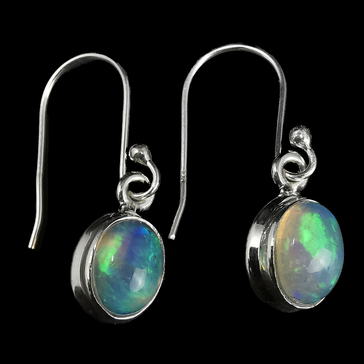 Opal Dished earring (oval) in sterling silver.