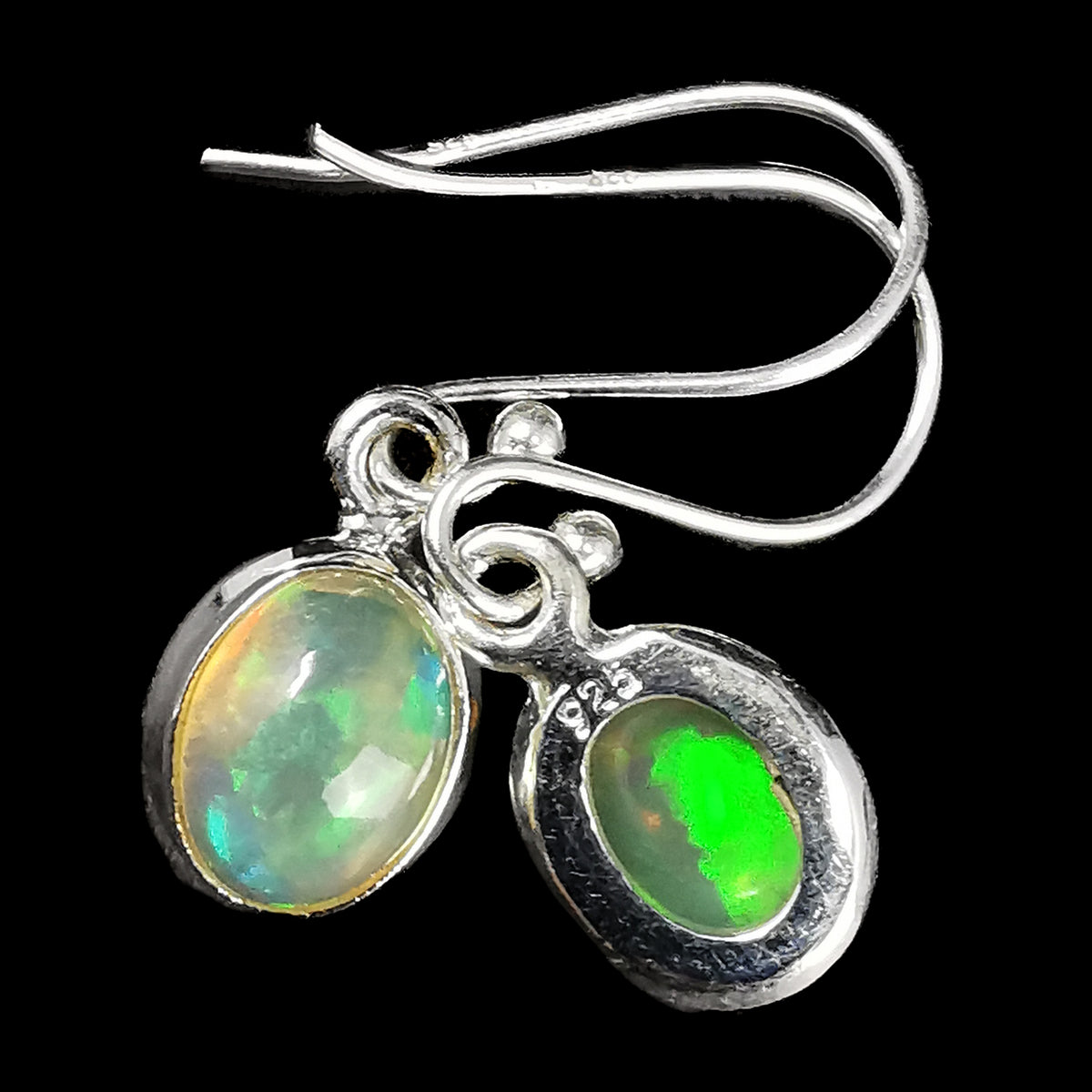 Opal Dished earring (oval) in sterling silver.