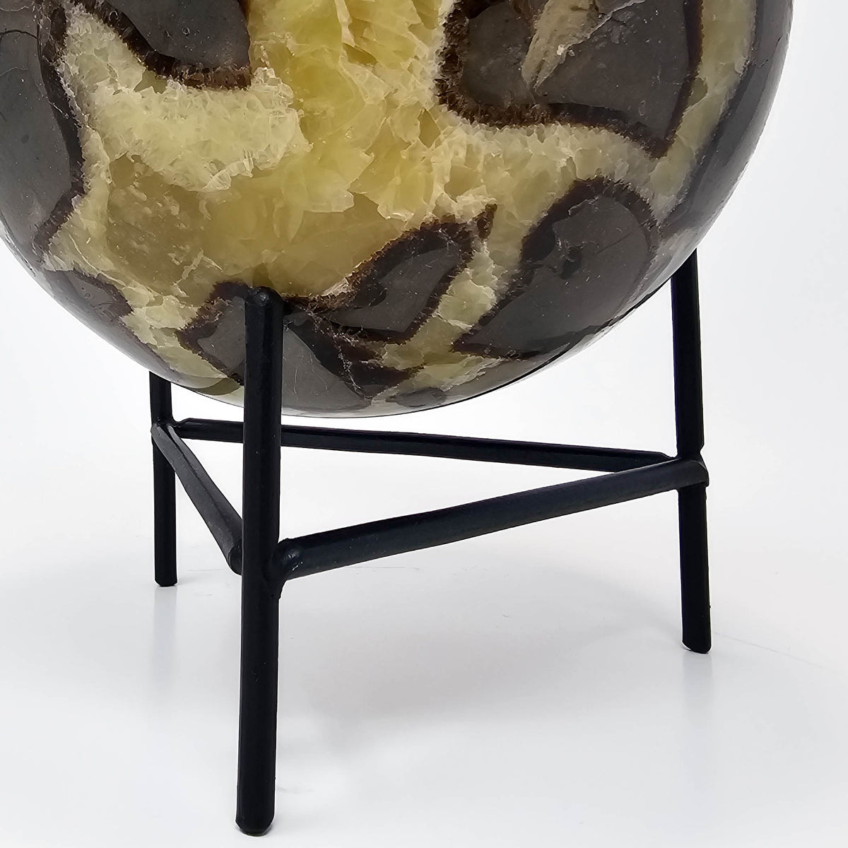 Sphere Stand metal display, made of steel.
