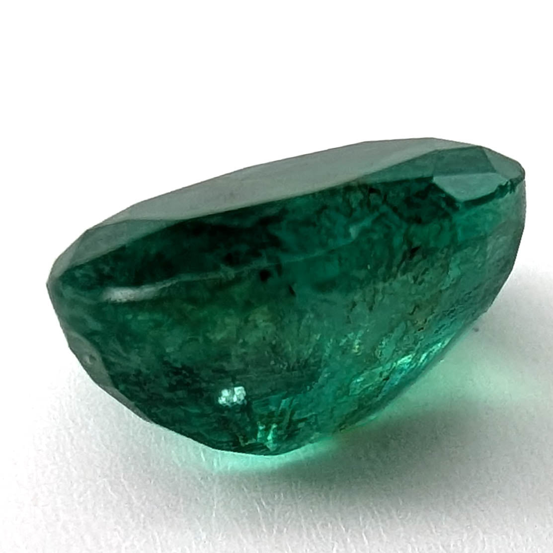 Emerald faceted oval cut gemstone, 3.22ct, alternate angle, view 6 of 12