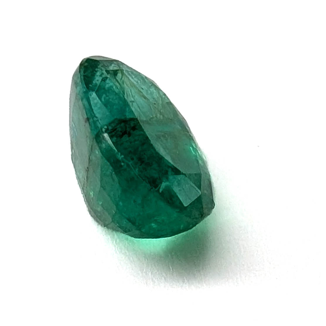 Emerald faceted oval cut gemstone, 3.22ct, alternate angle, view 8 of 12