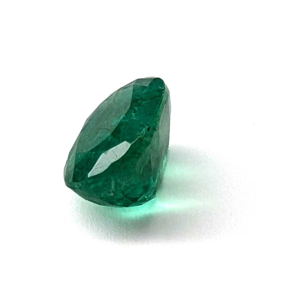 Emerald faceted oval cut gemstone, 3.22ct, alternate angle, view 10 of 12