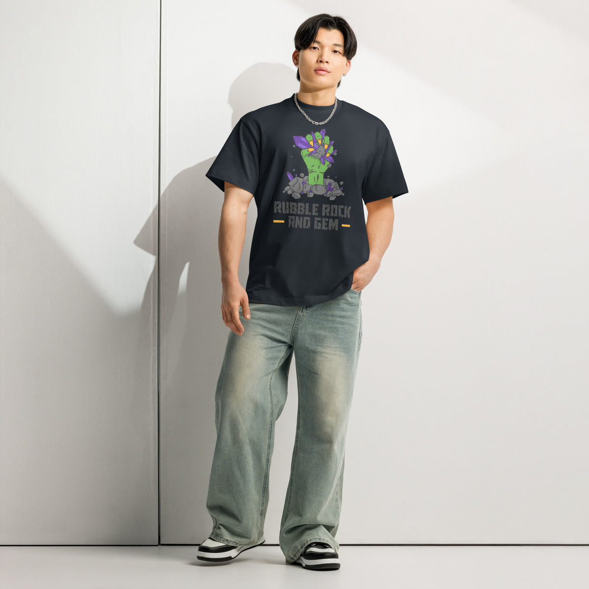 Men’s box tee with the classic logo.