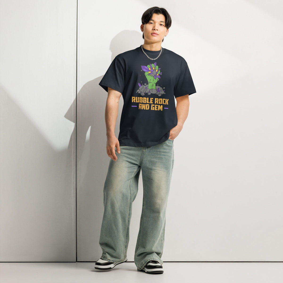 Men’s box tee with the classic logo.