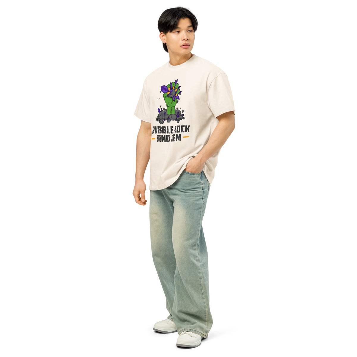 Men’s box tee with the classic logo.
