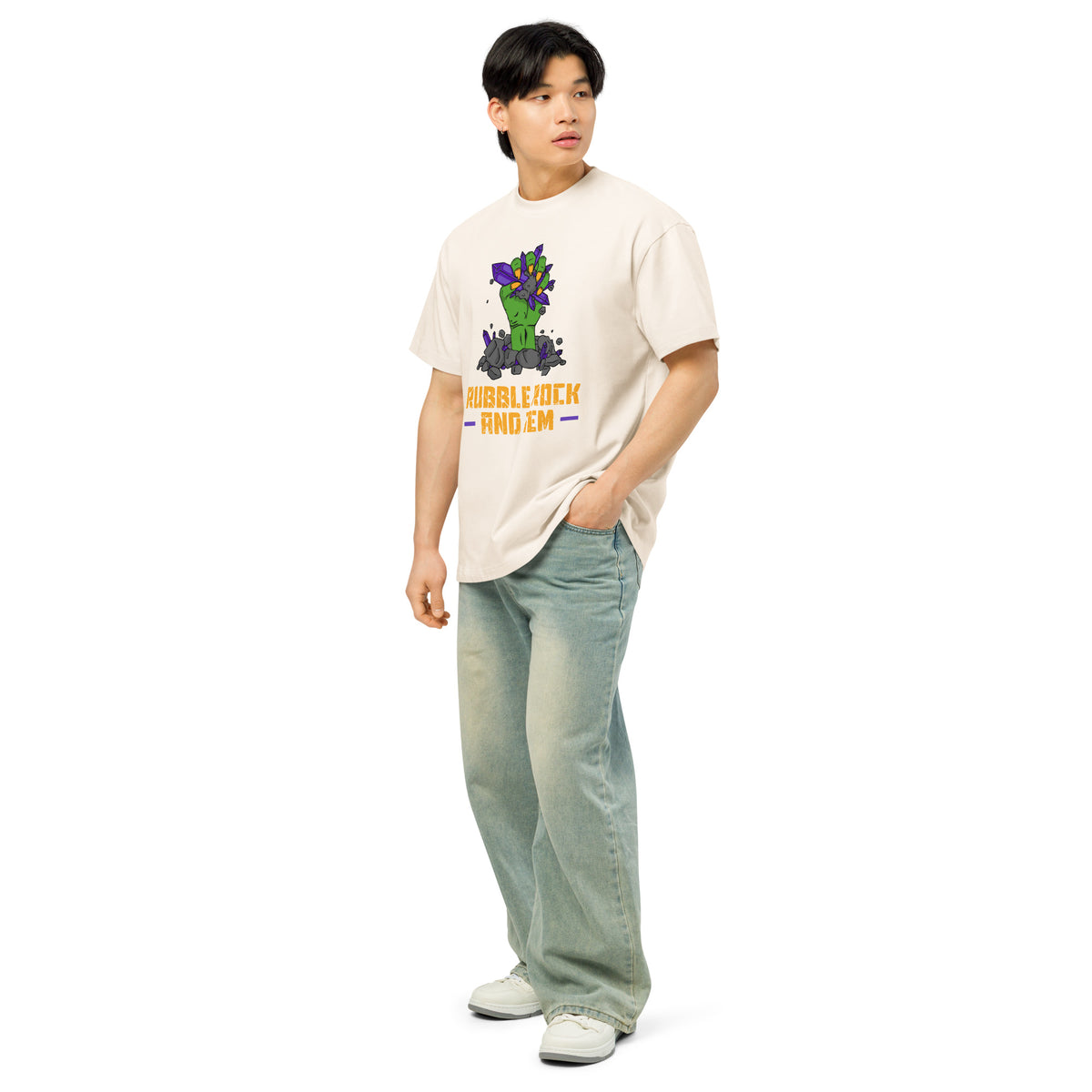 Men’s box tee with the classic logo.