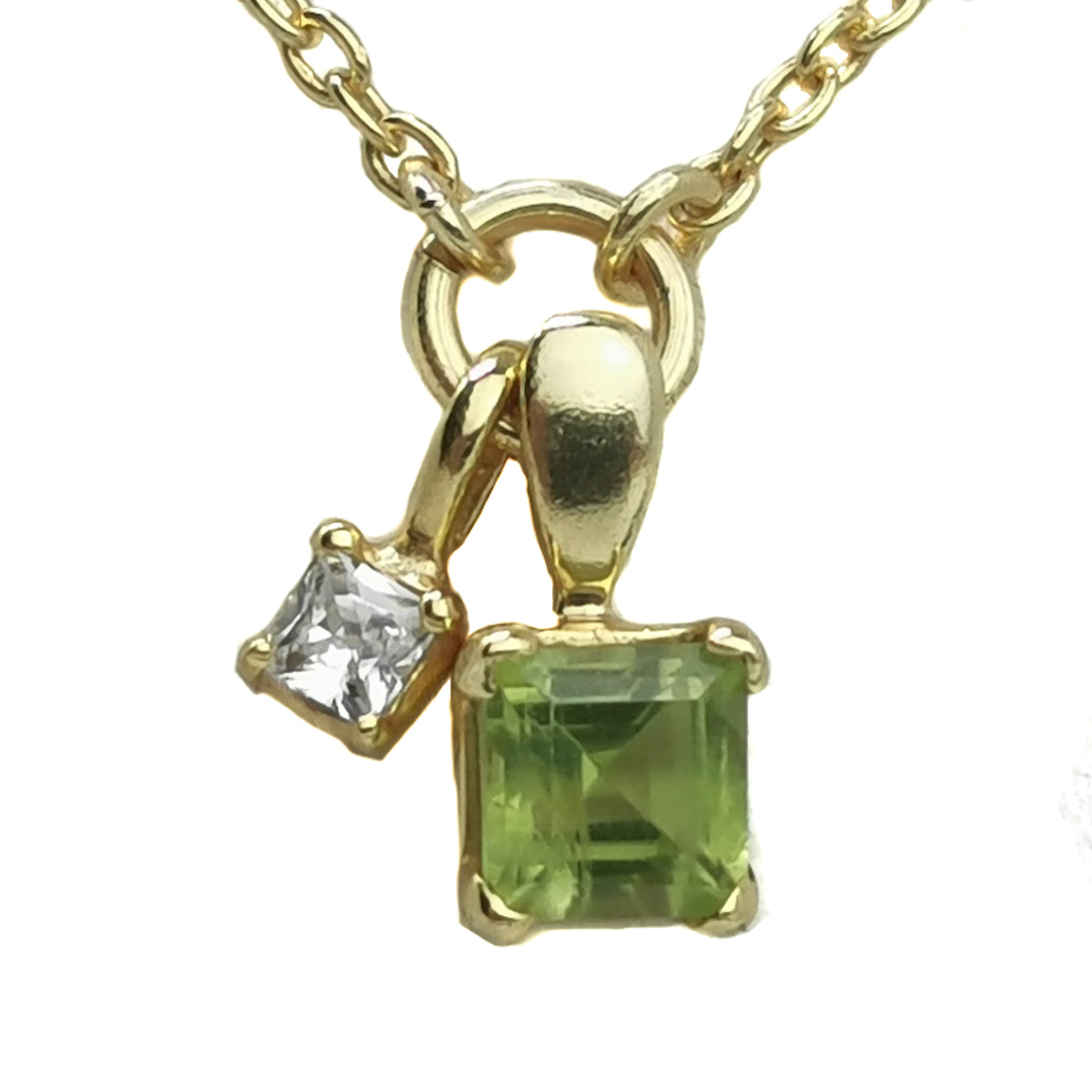 10kt gold plated princess cut pendant – peridot pendant, close up