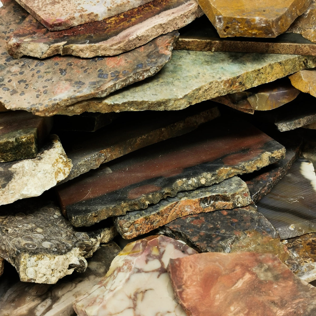 Lapidary slab, assorted agate and jasper – heap of slabs
