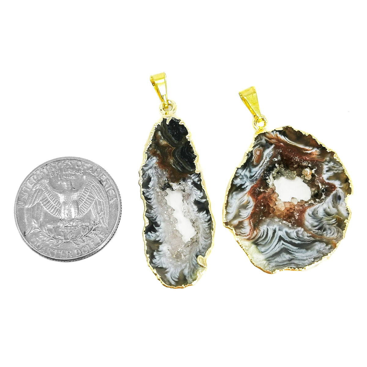 Oco Geode Electroplated pendant, electroplated with gold, with Oco Geode Slice (Agate).