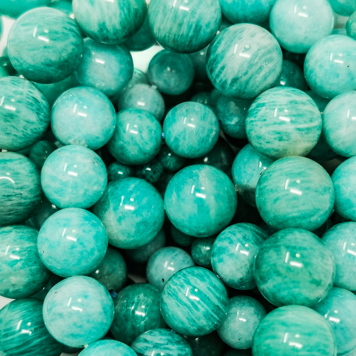 Amazonite round bead bracelet – beads, close view