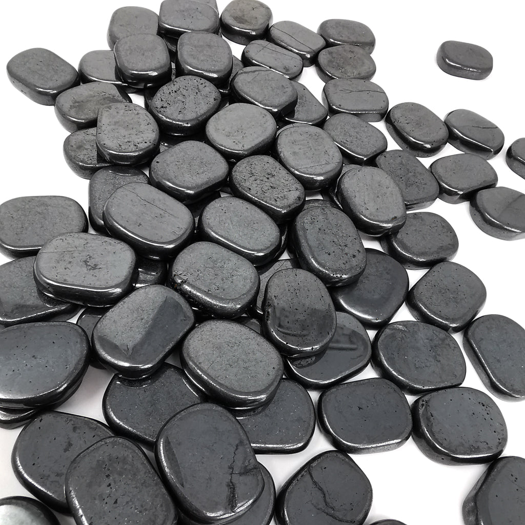 Hematite flat tumble – pile, close view