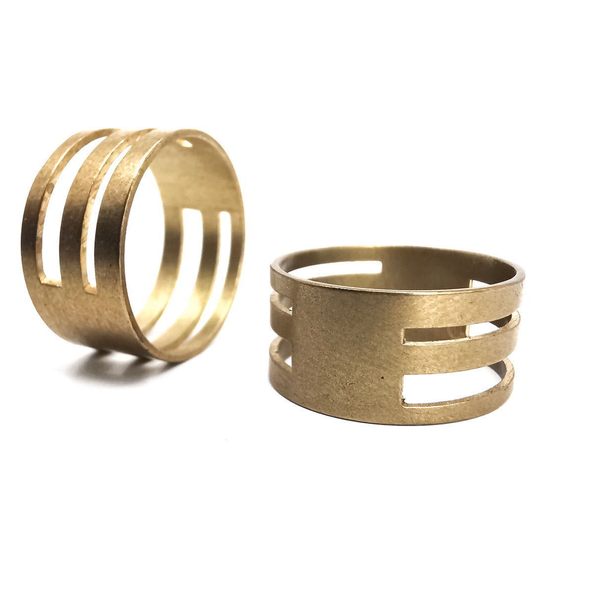 Jump Ring Closer smithing, made of brass.