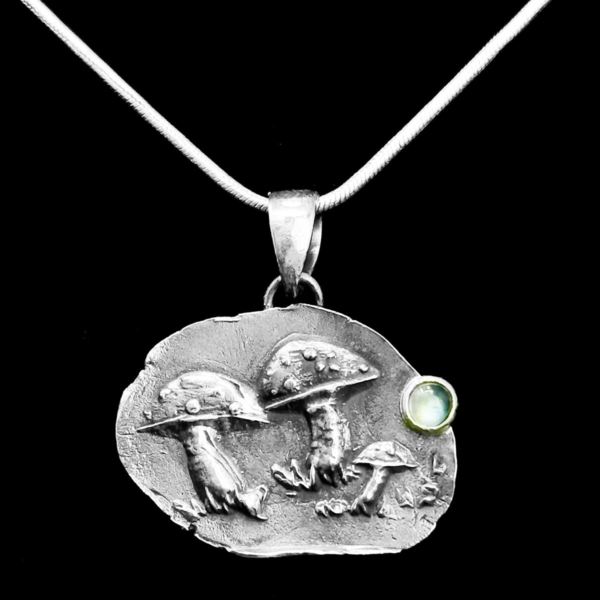 Mushroom pendant in sterling silver with Labradorite.