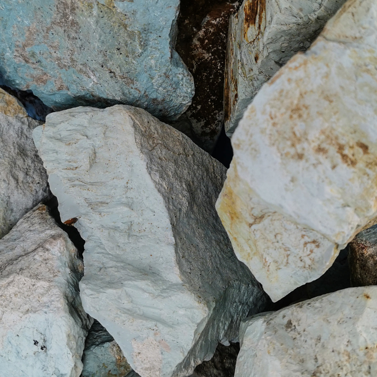 Turquoise rough from Madagascar – pile, close view