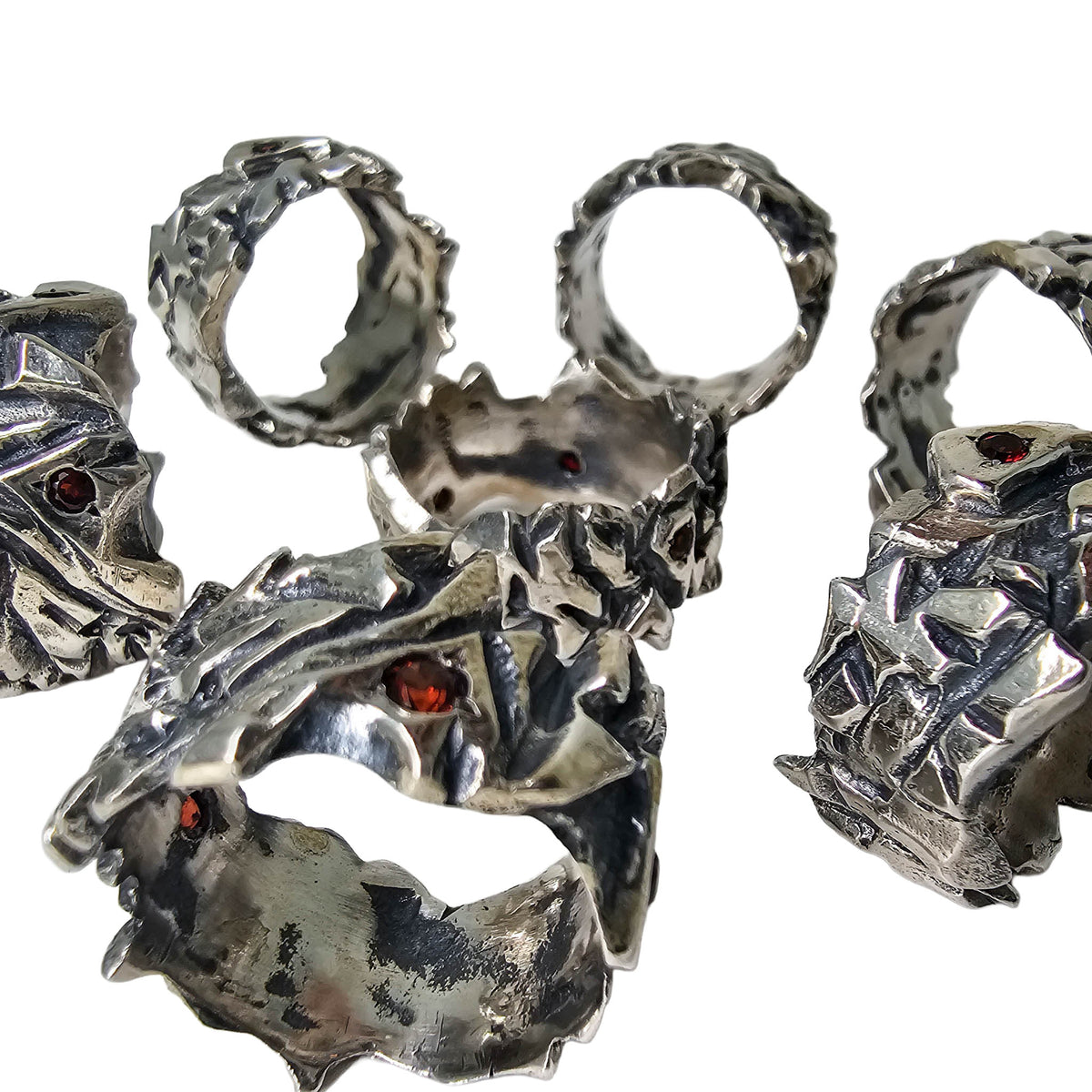 Auriga free flow ring with Garnet.