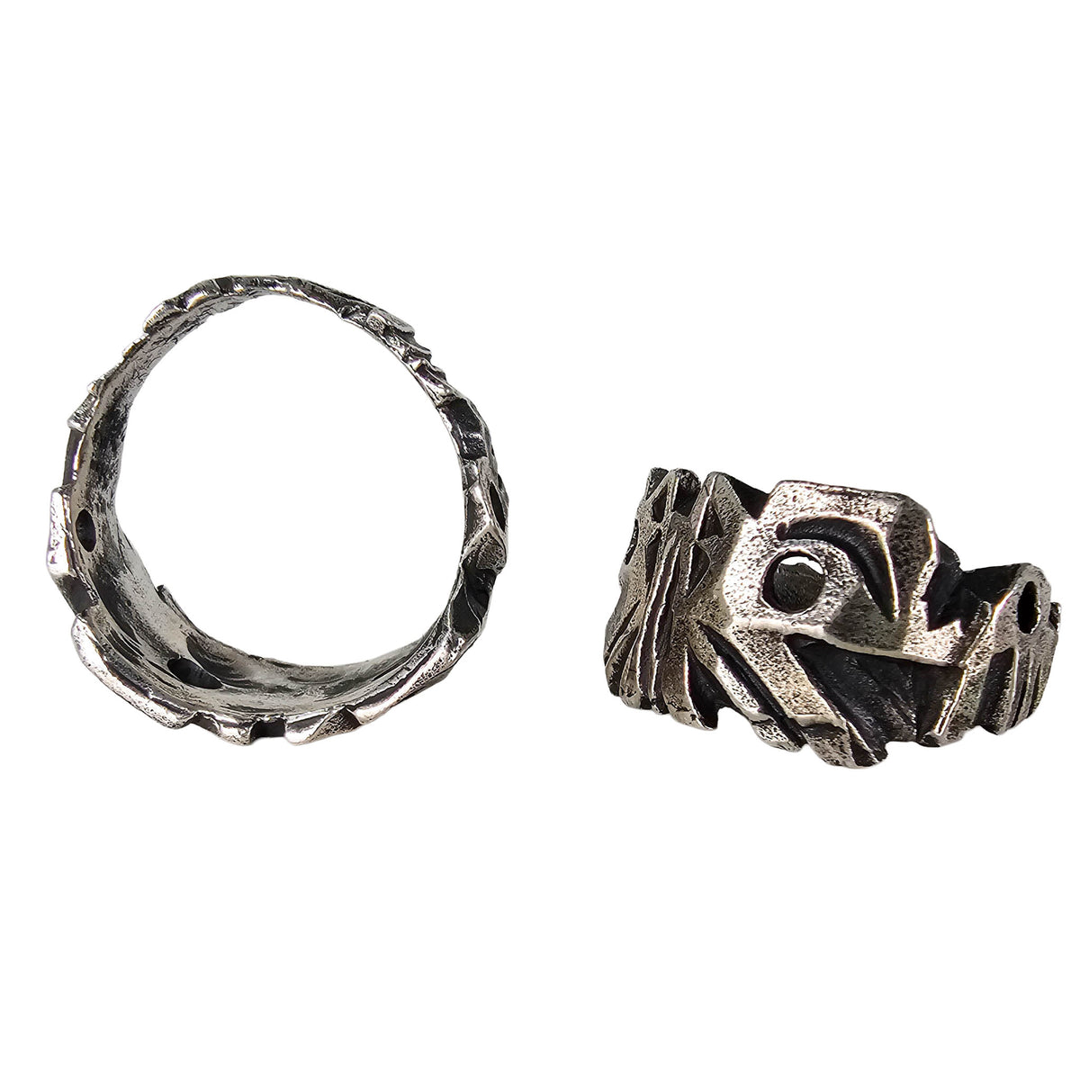 Dorado free flow ring in oxidized sterling silver.