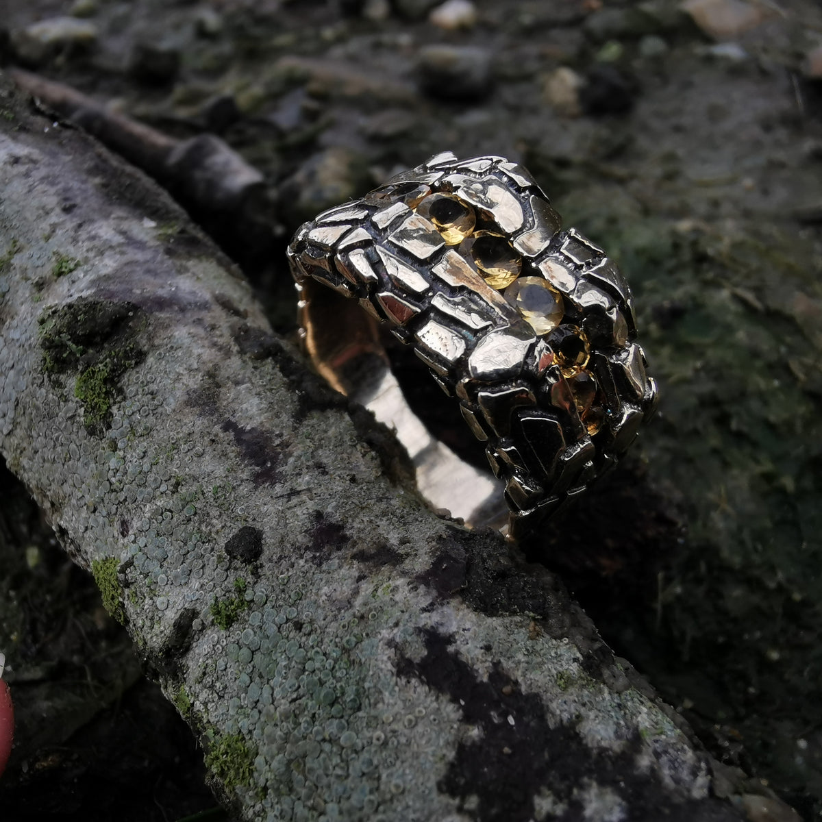 Giraffe ring in solid 10k yellow gold with Citrine.