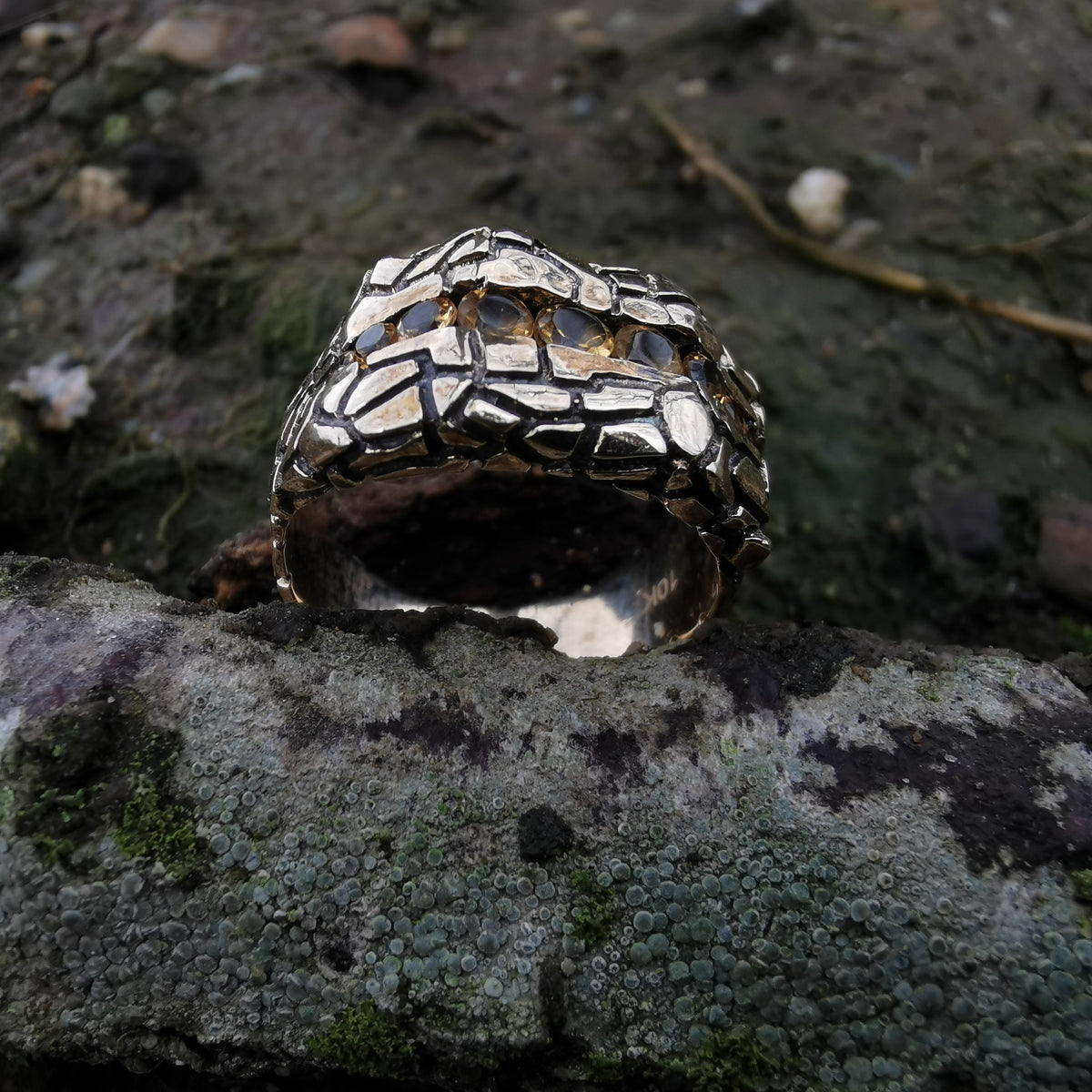Giraffe ring in solid 10k yellow gold with Citrine.