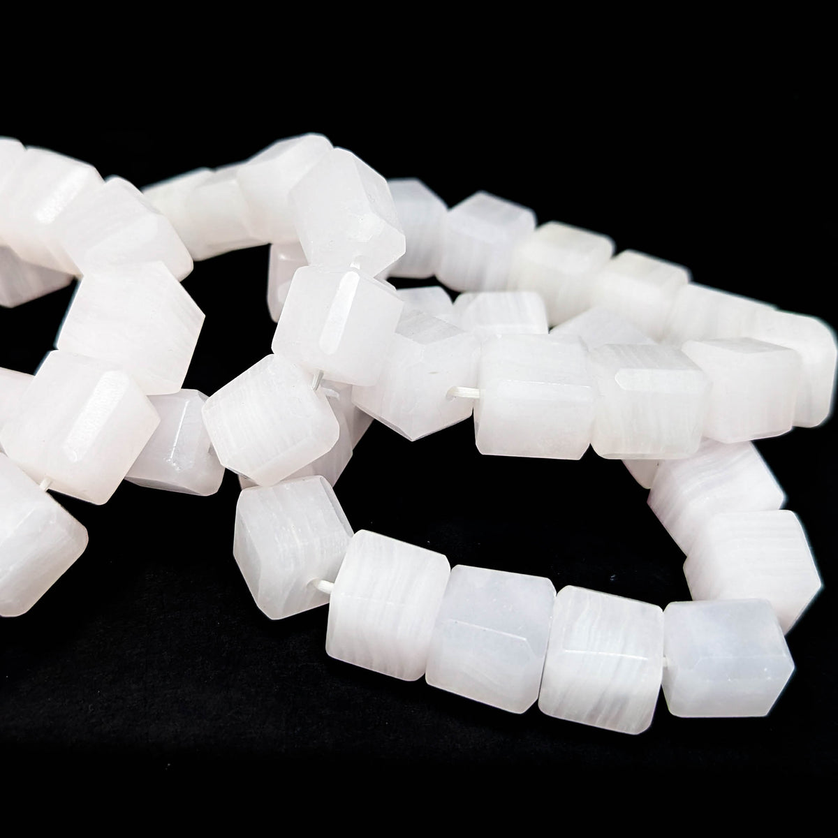 Mangano Calcite bead bracelet.