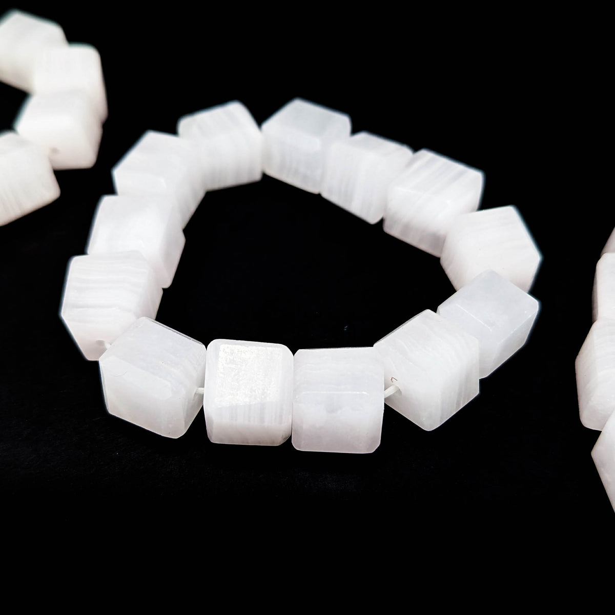Mangano Calcite bead bracelet.