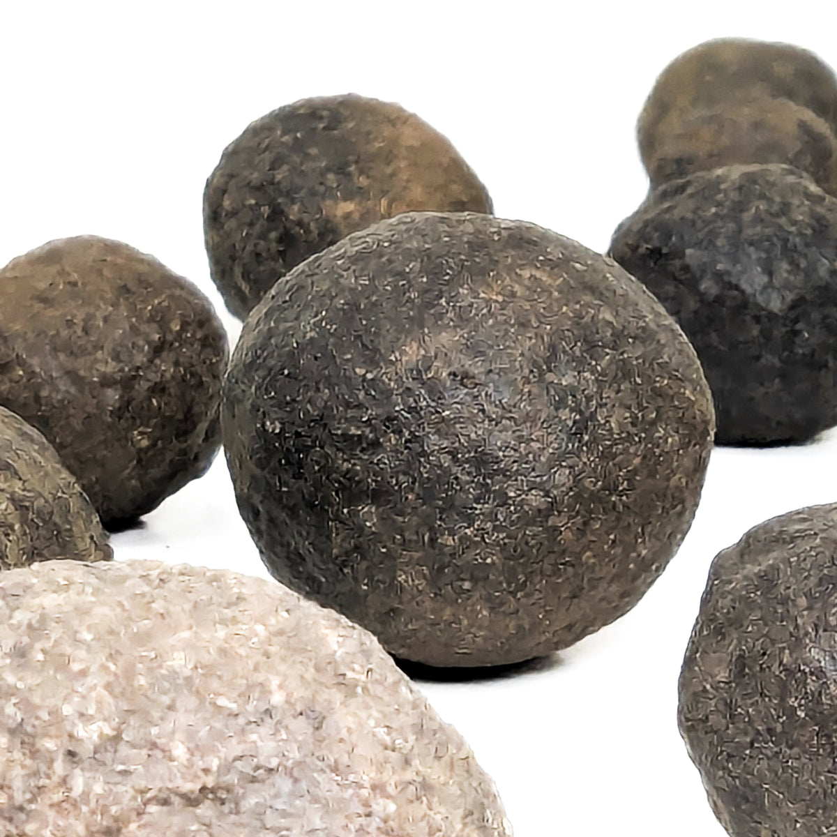 Moqui marble from Utah – large marbles, close view
