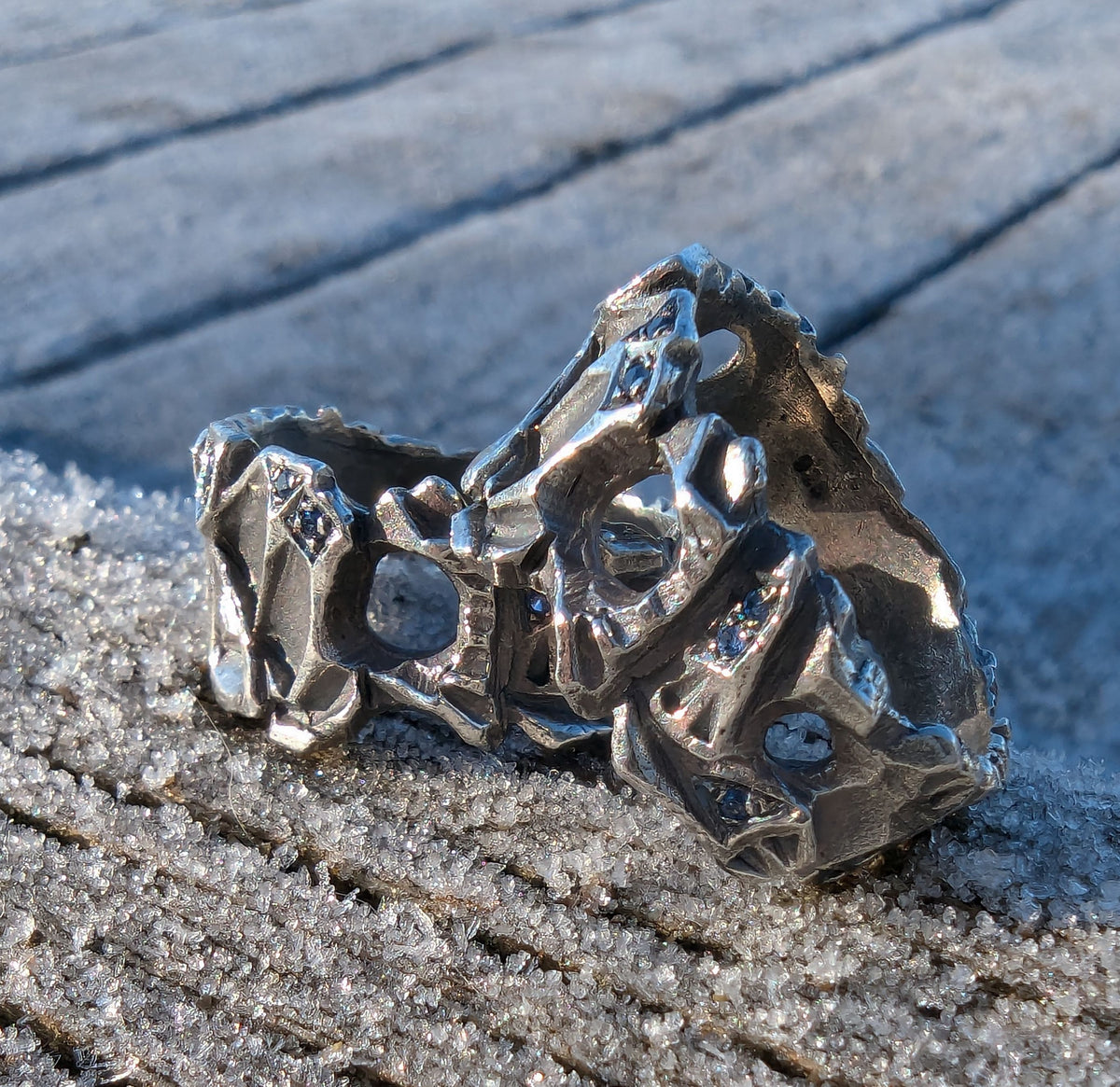 Hydrus free flow ring with Blue Sapphire.