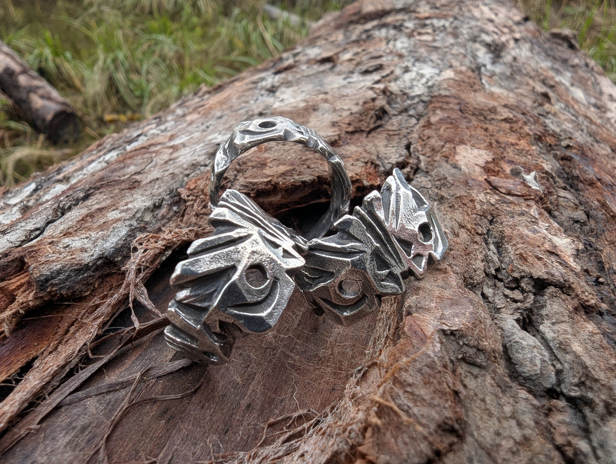 Dorado free flow ring in oxidized sterling silver.
