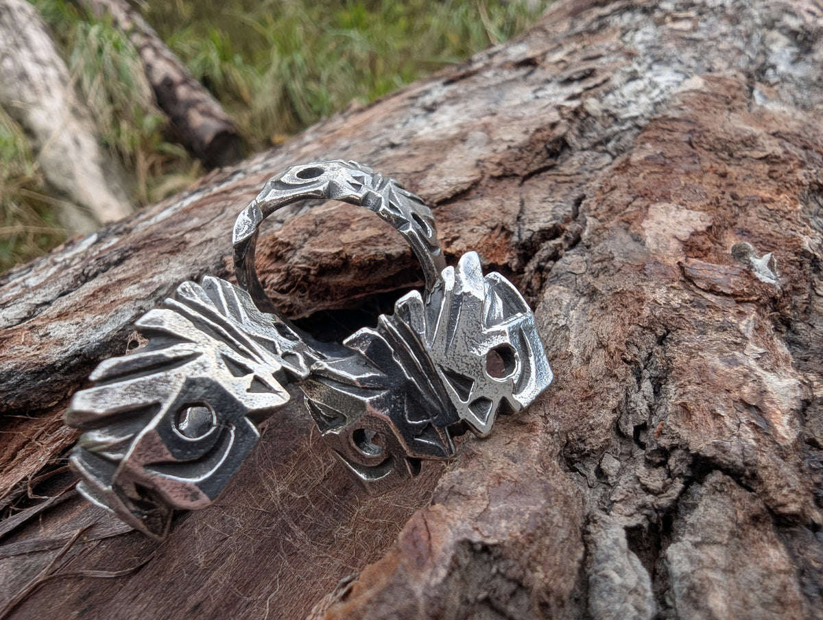 Dorado free flow ring in oxidized sterling silver.