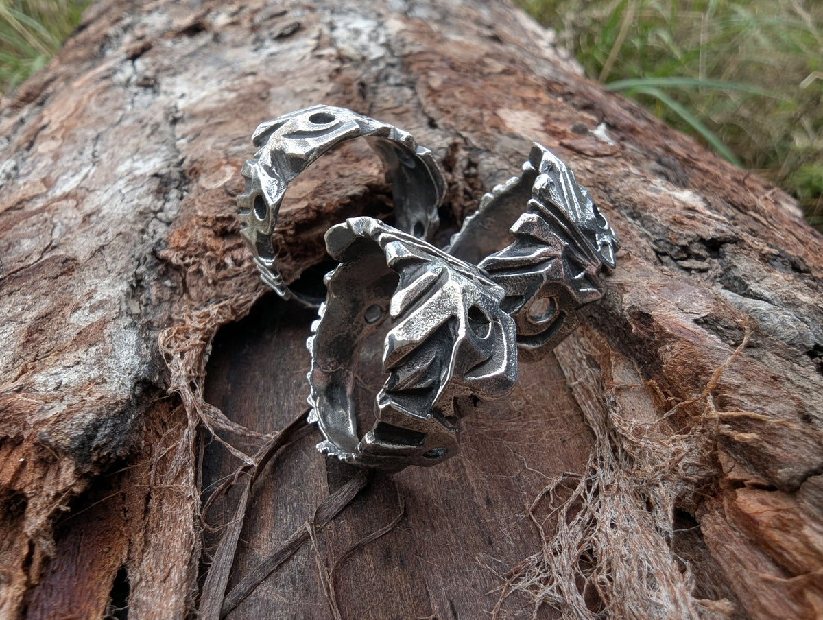 Dorado free flow ring in oxidized sterling silver.