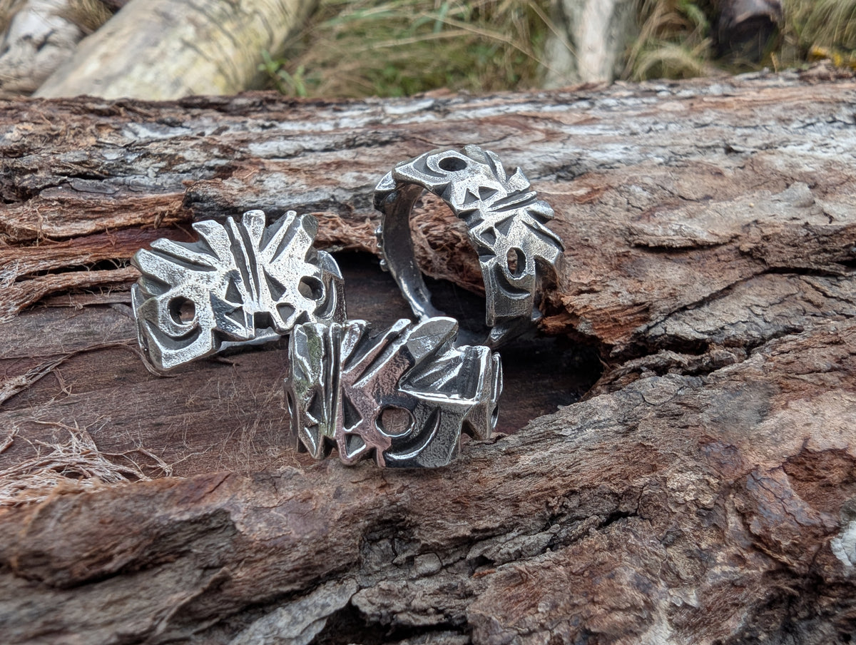 Dorado free flow ring in oxidized sterling silver.