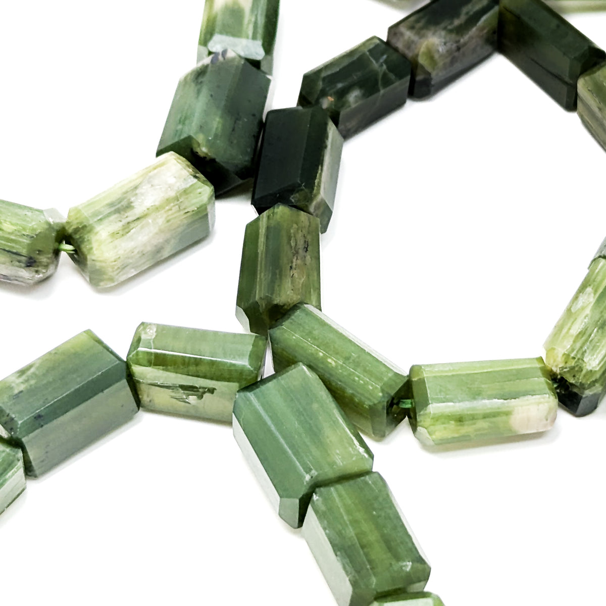 Tremolite bead bracelet from Pakistan – close-up of rectangular beads