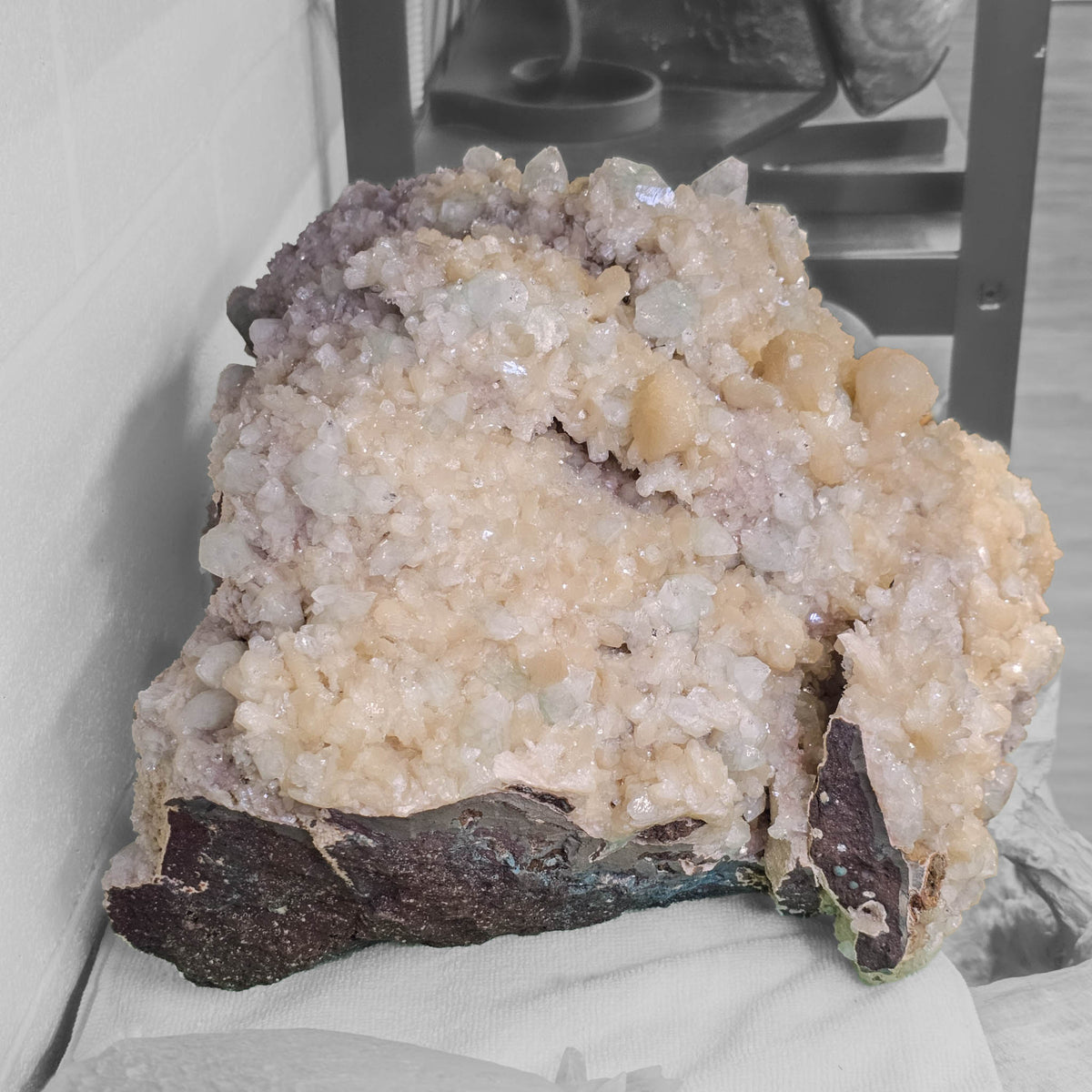 Stilbite with green apophyllite crystal cluster from Pune, India – side view showing the dark basalt base