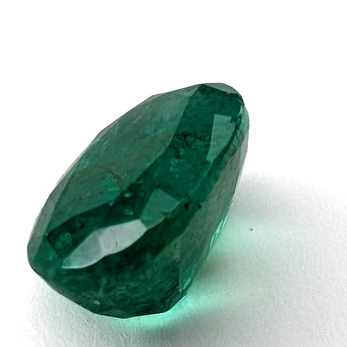 Emerald faceted oval cut gemstone, 3.22ct, alternate angle, view 5 of 12