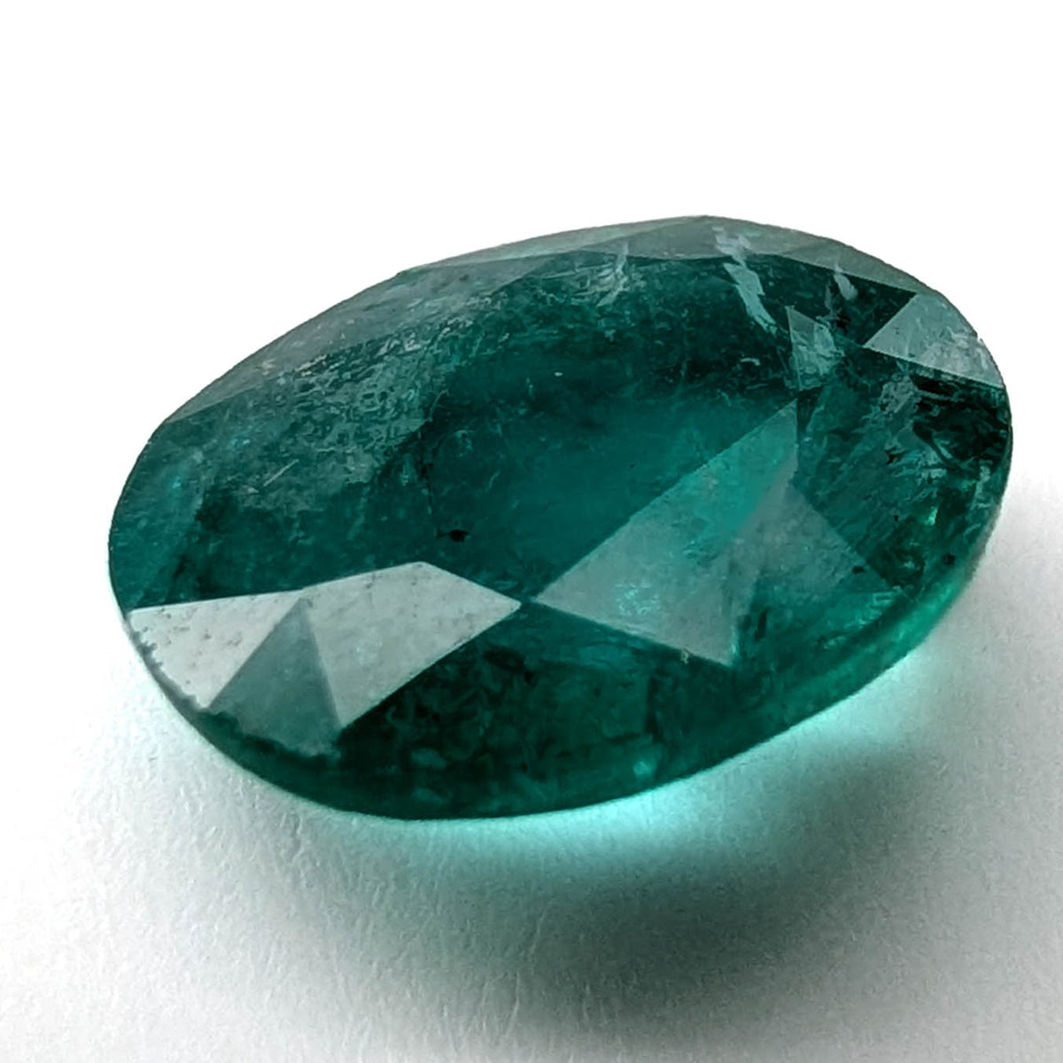 Emerald faceted oval cut gemstone, 3.55ct, alternate angle, view 6 of 9