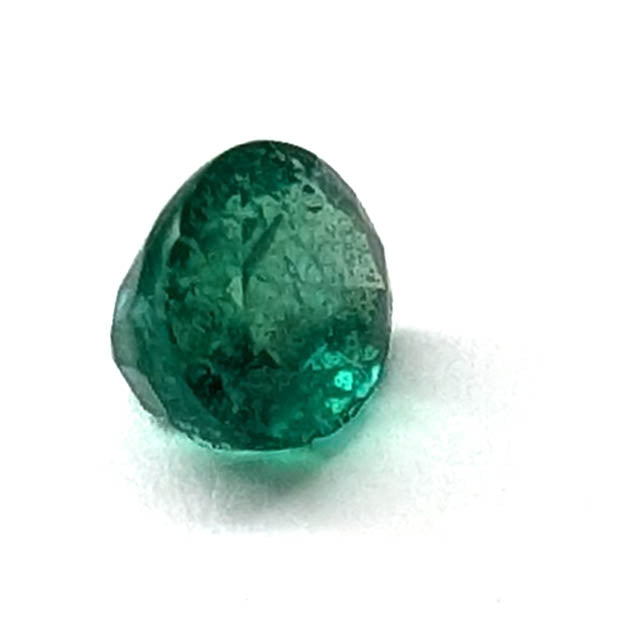 Emerald faceted oval gemstone, 0.73ct, end-on view from the other end, view 9 of 10