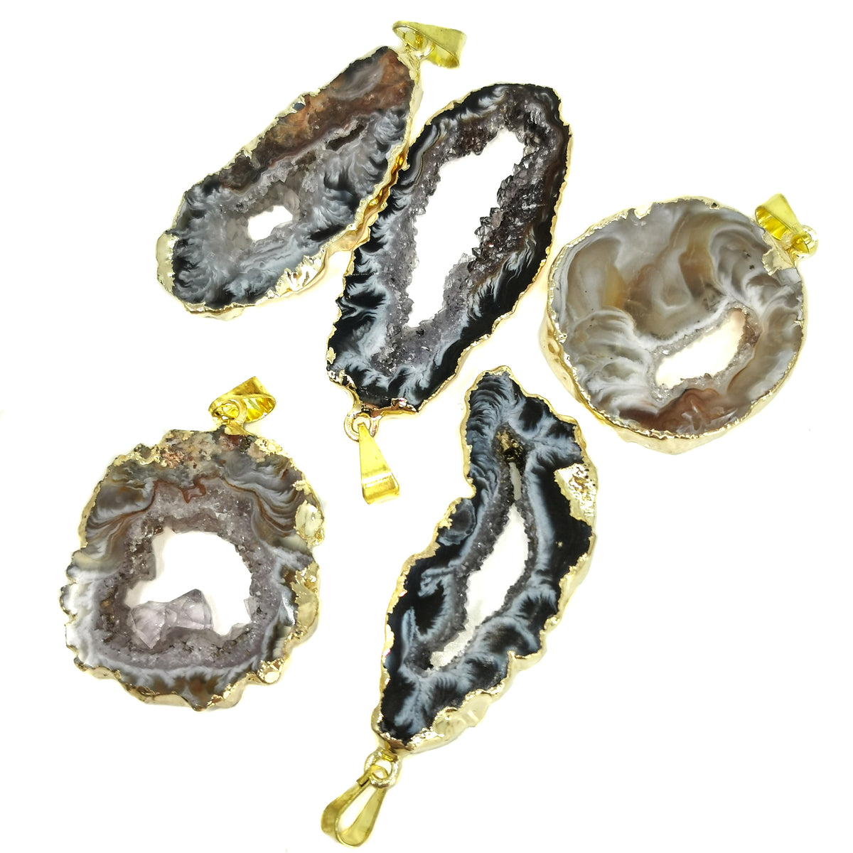Oco Geode Electroplated pendant, electroplated with gold, with Oco Geode Slice (Agate).