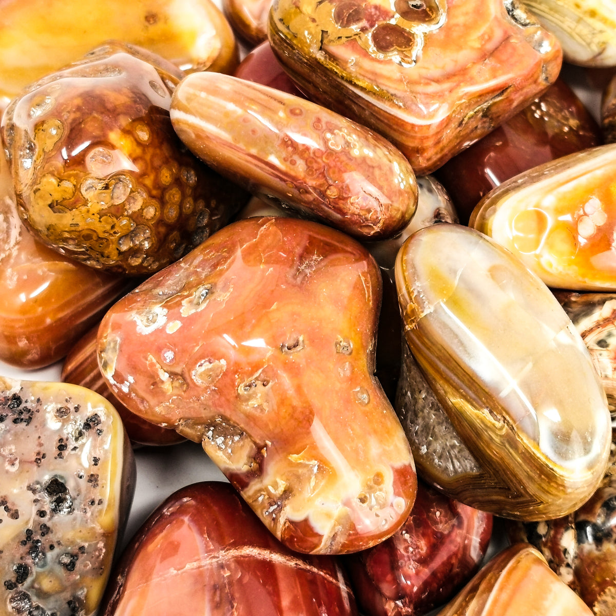 Bahia river agate tumble, Brazil: pile of tumbles