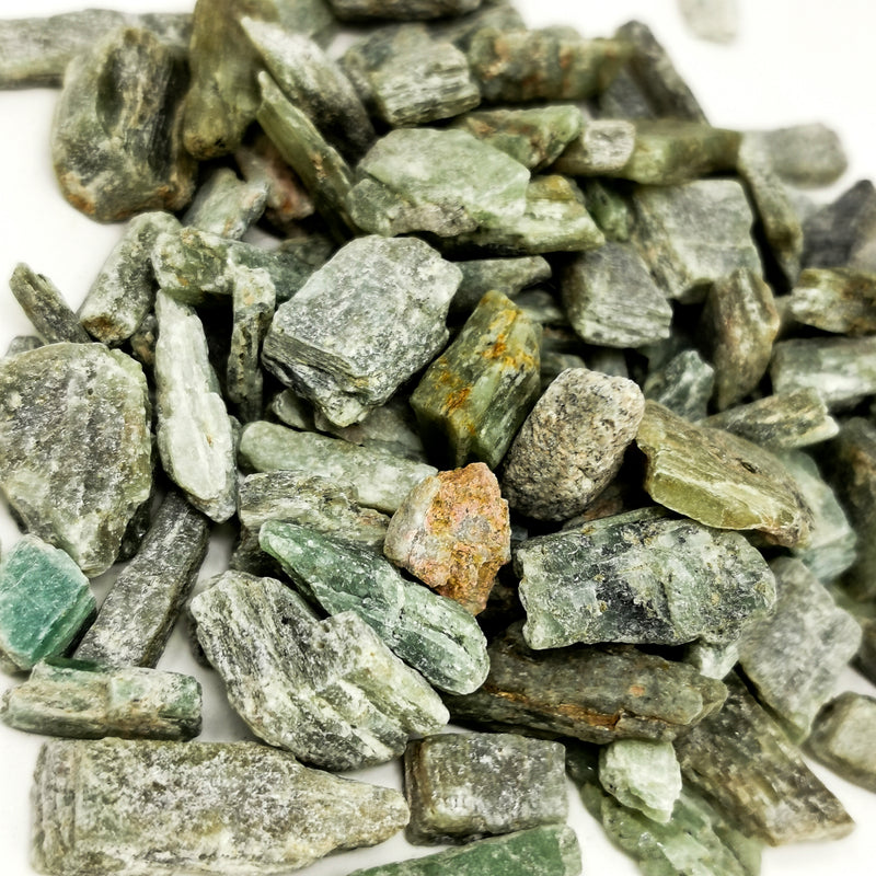 綠色藍晶石 - 礦物