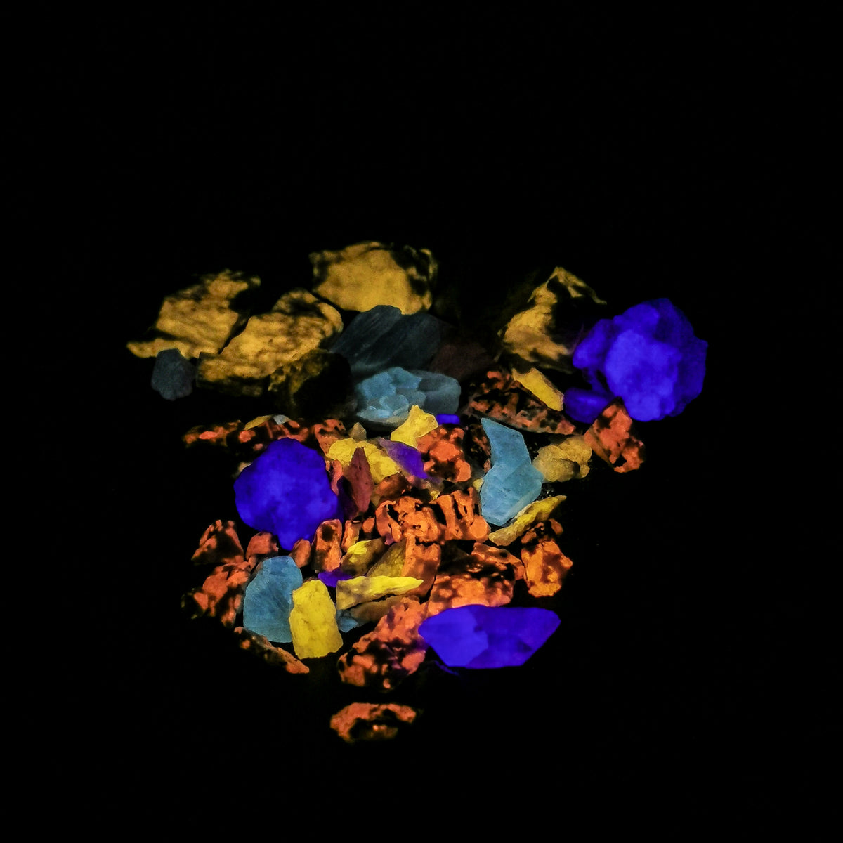 Long Wave Fluorescent Minerals Pack.