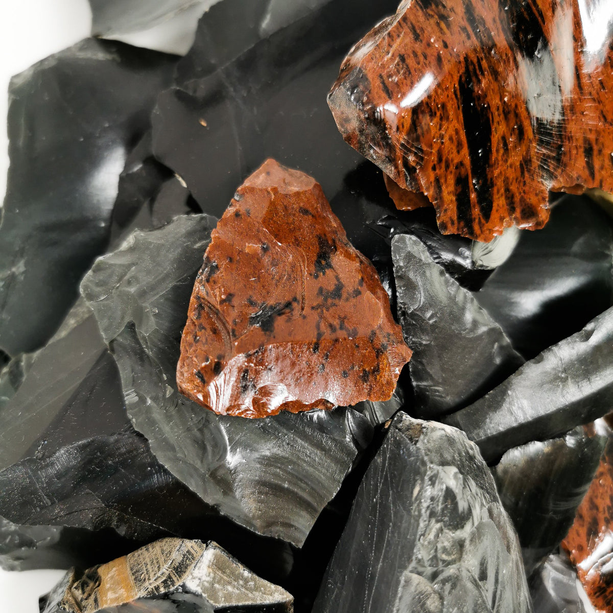 Obsidian Spall raw, a volcanic glass.