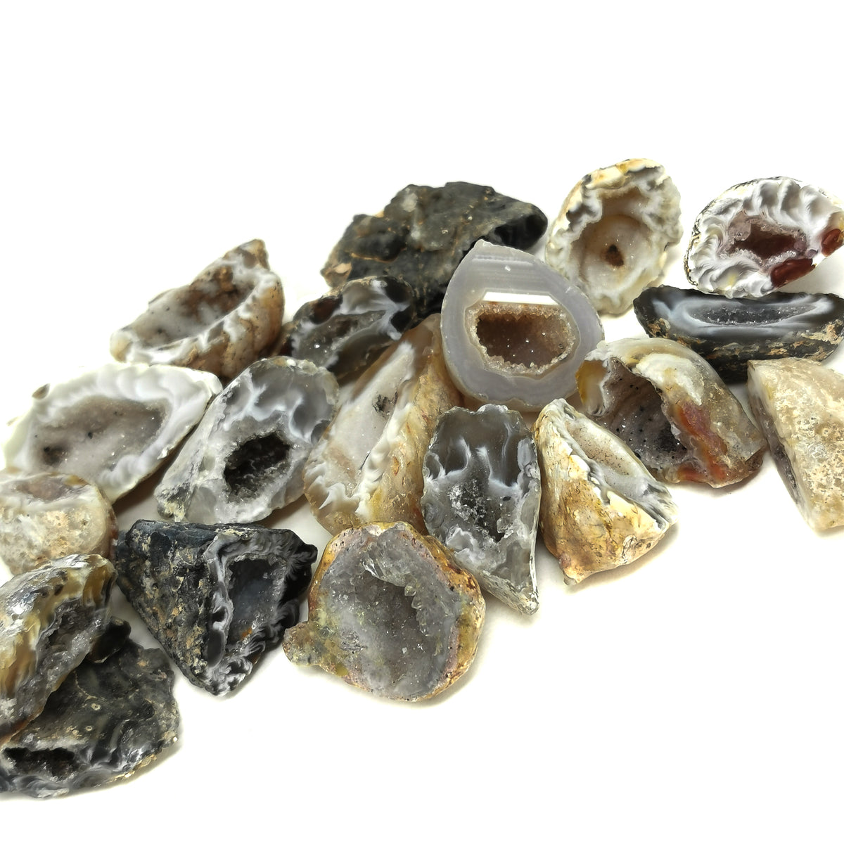 Oco geode from Rio Grande do Sul, Brazil – pile of geodes
