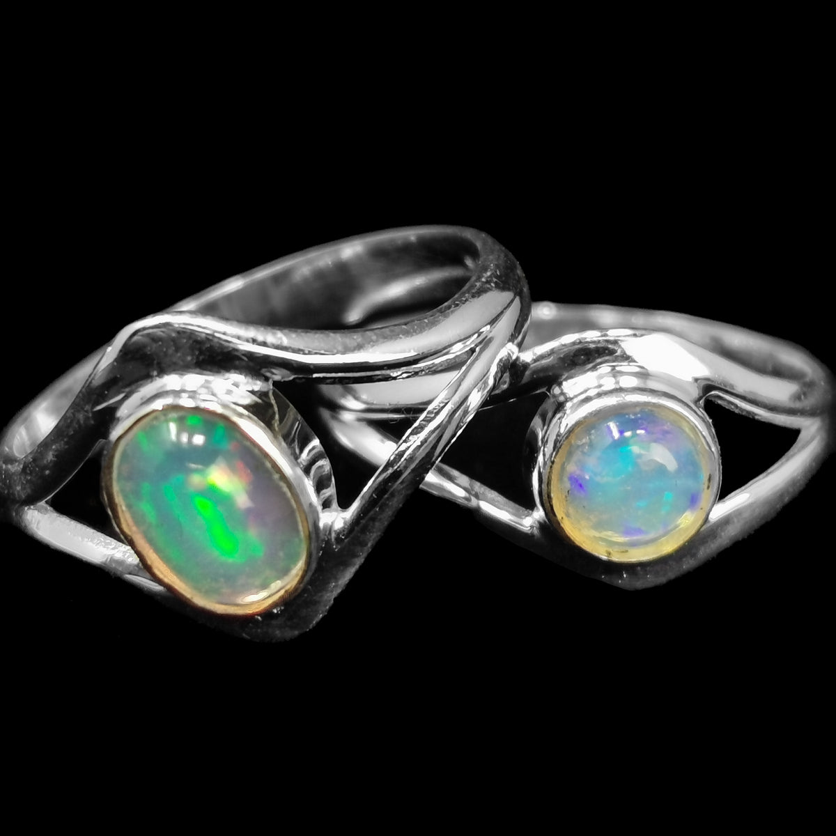 Opal split ring with Ethiopian opal – two rings, close view