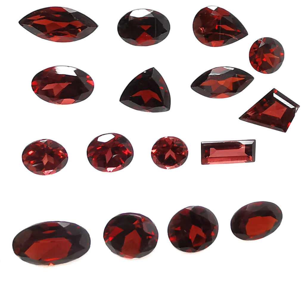 Rhodolite Garnet facet, a garnet group mineral.